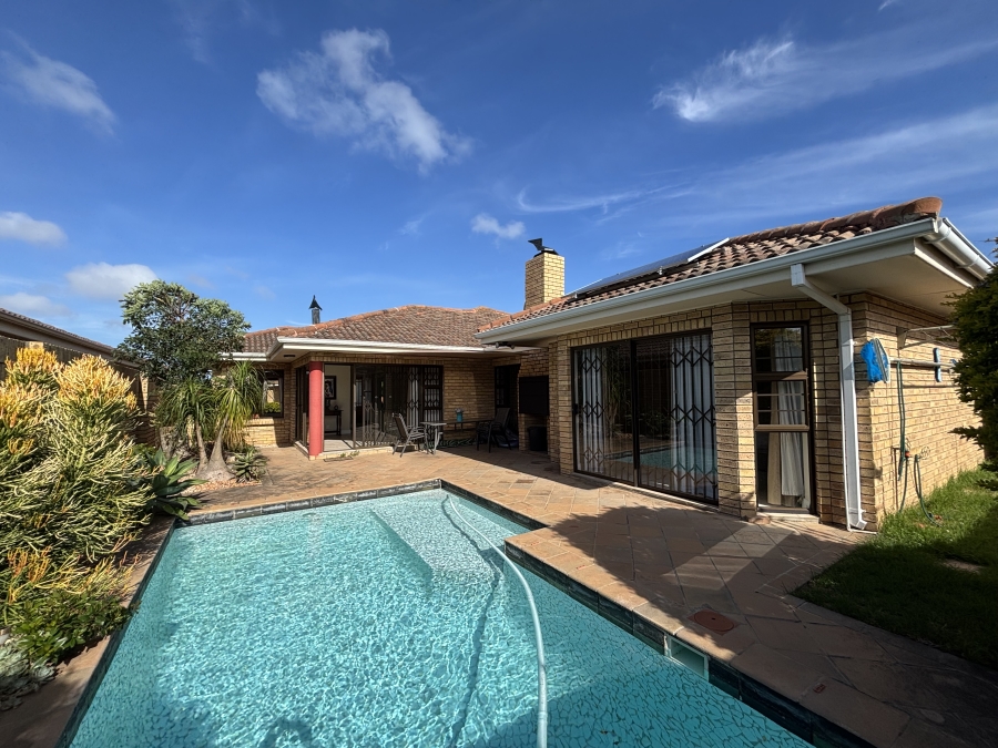 To Let 3 Bedroom Property for Rent in Summerstrand Eastern Cape